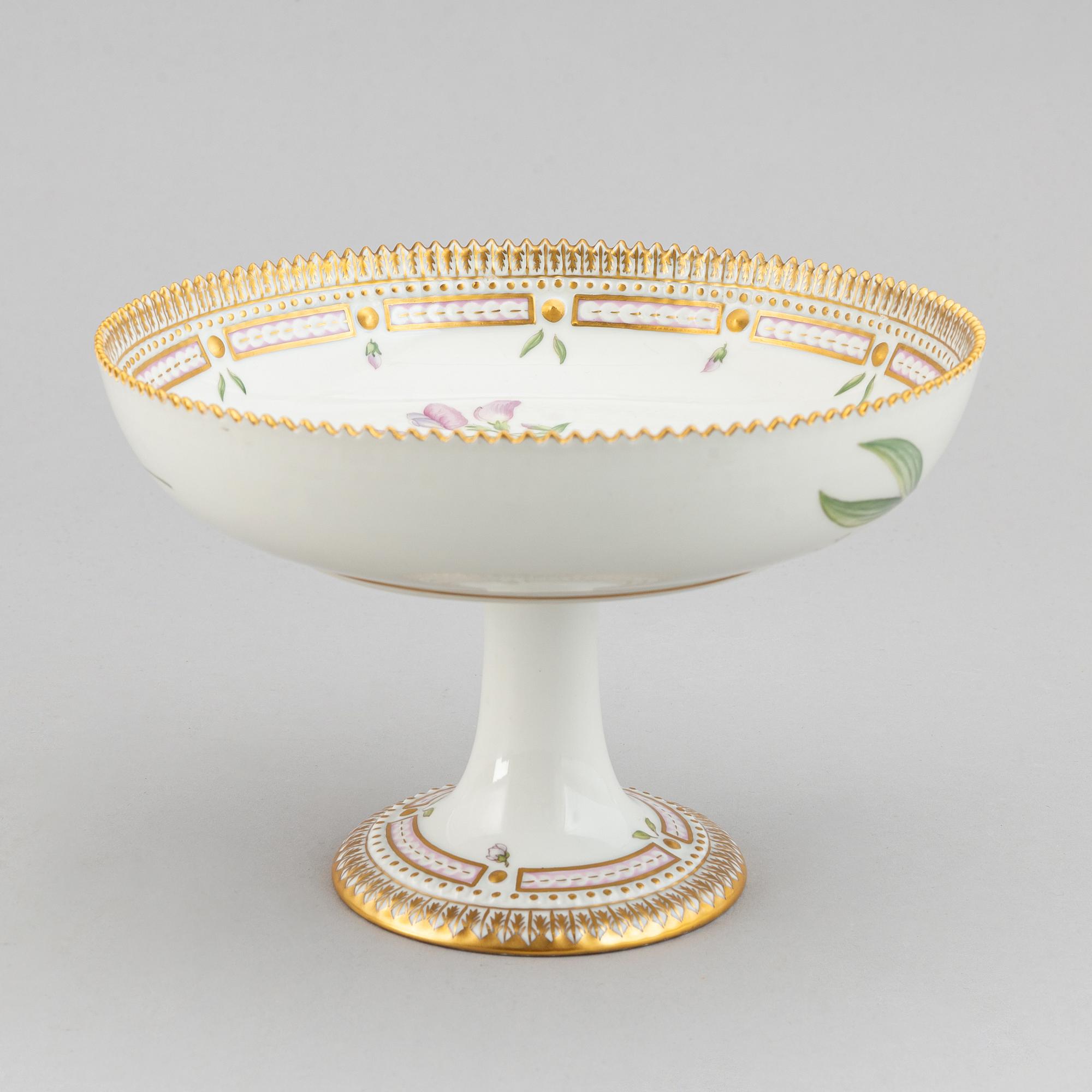 Royal Copenhagen, A porcelain 'Flora Danica' tazza, Denmark.