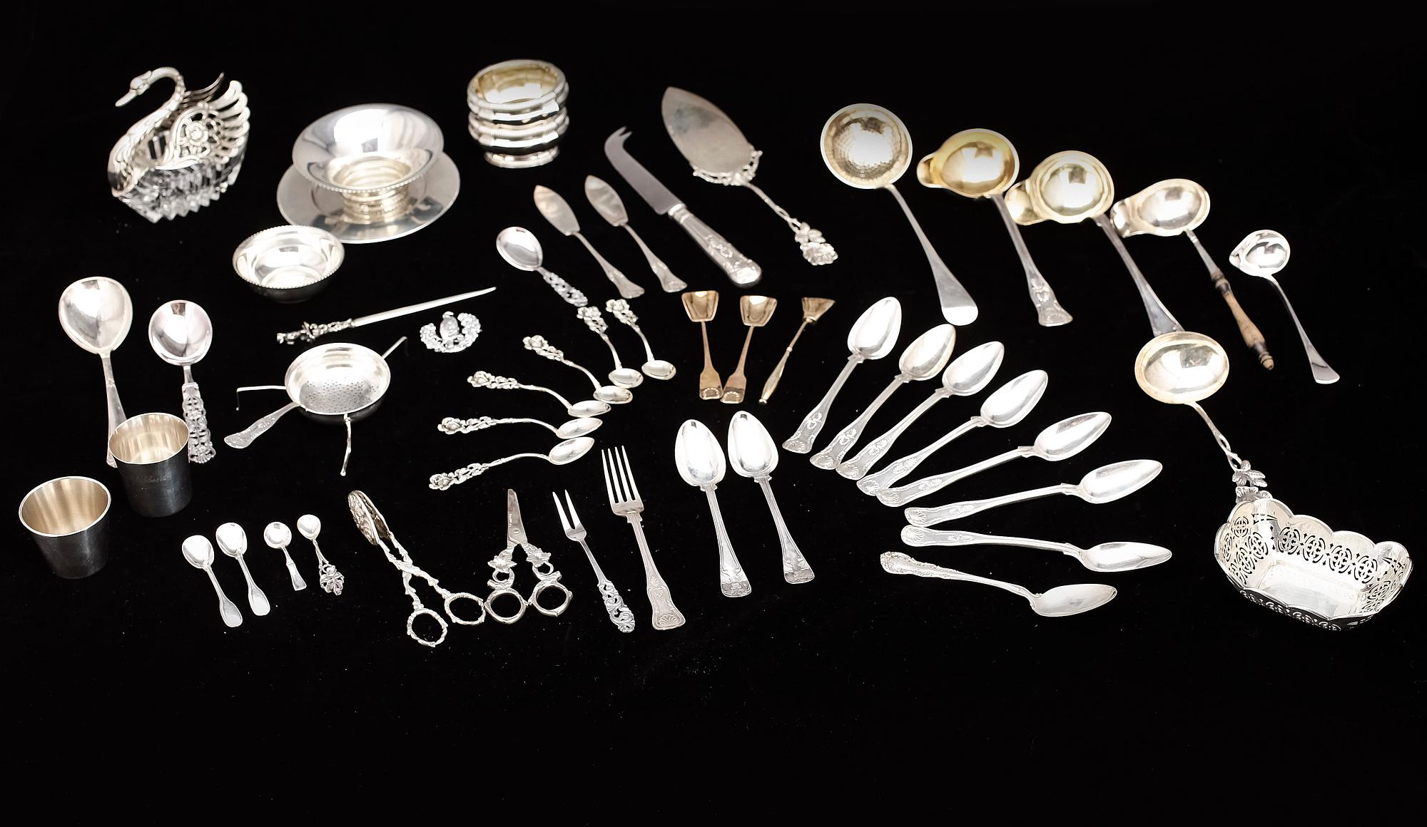 PARTI SILVER, ca 55 delar, Bla A Lilja, mestadels Sverige, 1800/1900-tal. Tot vikt ca 1260 g.