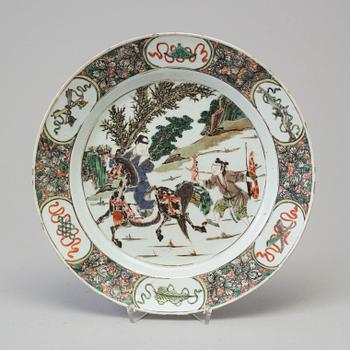 A famille verte dish, Qing dynasty, Kangxi (1662-1722).