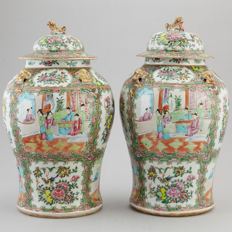 A pair of large canton famille rose vases with covers, Qing dynasty, late 19th century.