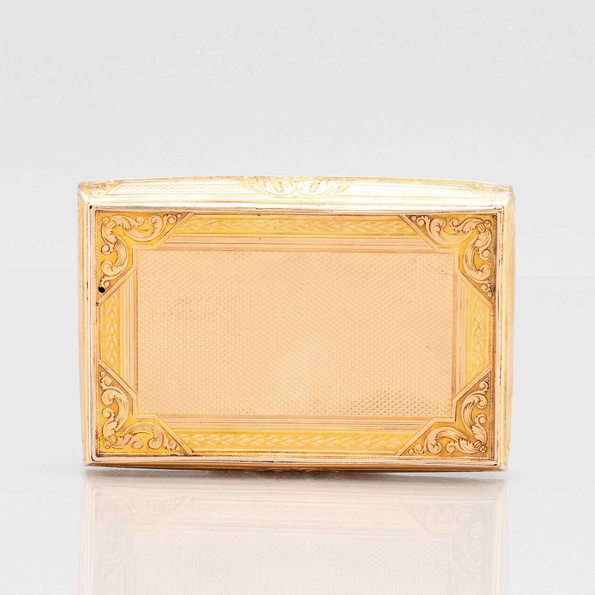 A Swiss mid- 19th century, en deux couleurs, gold box, unidentified makers mark CCS.