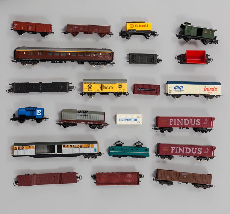 A model train set with locomotives, wagons, rail H0, Danish village houses, tunnel, mountain and more.