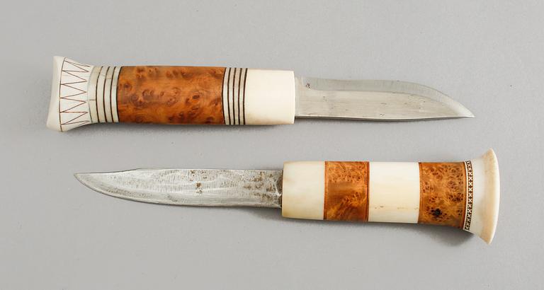 SAMEKNIVAR, 2 st, en monogramsignerad SL eller LS ochdaterad -81, 1900-tal.