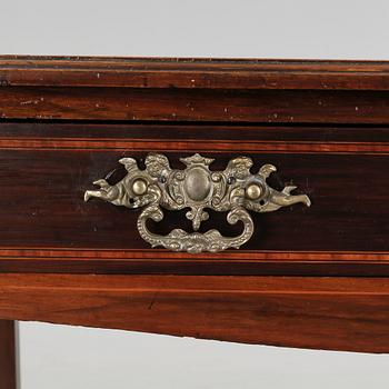 DAMSKRIVBORD, 1800-talets slut. Mahogny.