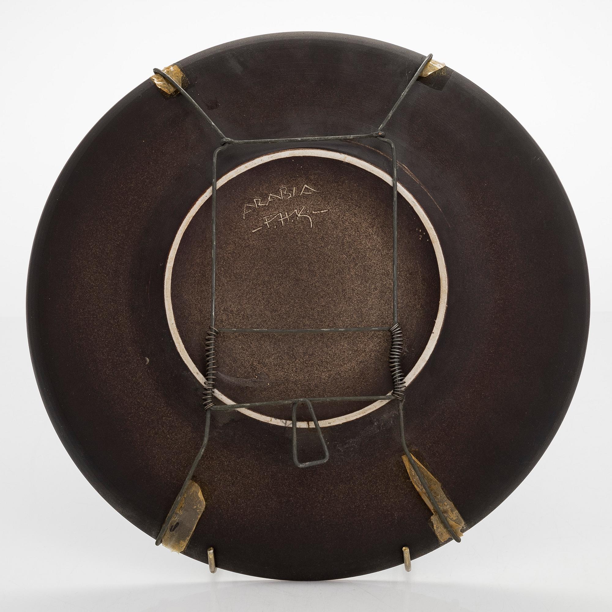 Friedl Holzer-Kjellberg, A stoneware dish, signed ARABIA -F.H.Kj.-.