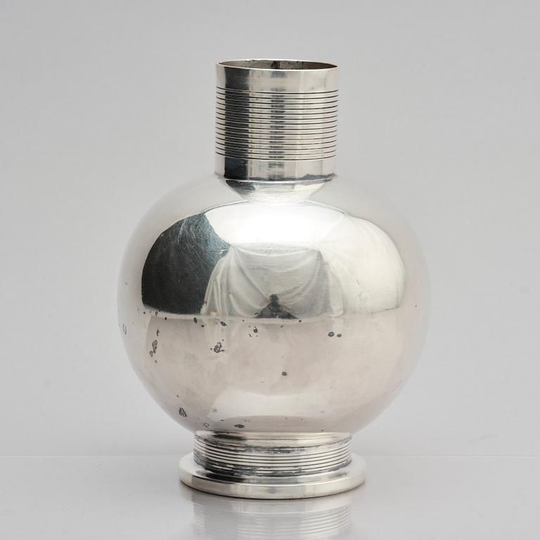 Nils Fougstedt, a vase and bowl, Fabriksaktiebolaget Kronsilver, 1930s.