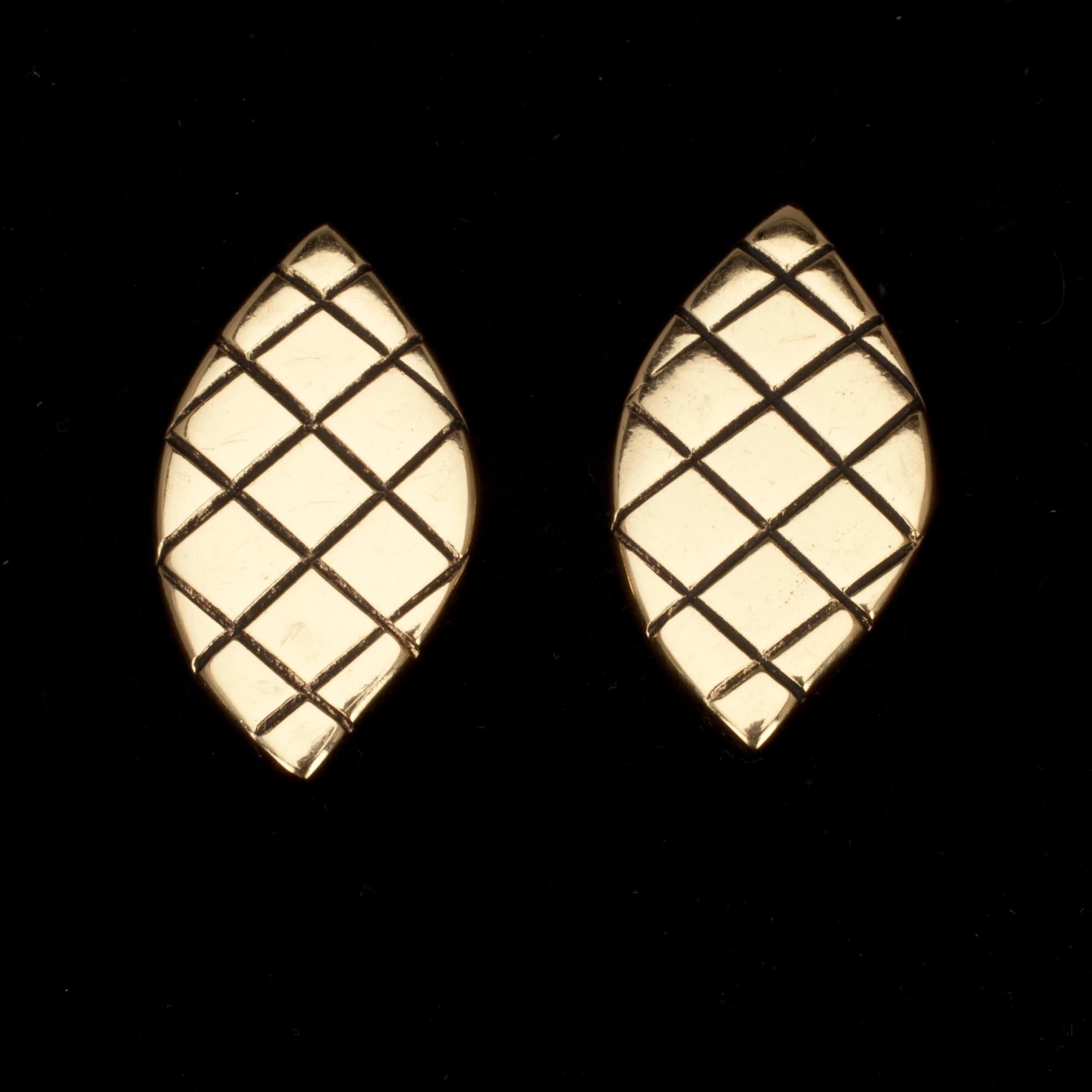 PUKUKORU, 3 osaa, Yves Saint Laurent.