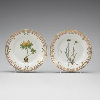 A set of 13 Royal Copenhagen 'Flora Danica' dishes, Denmark, 20th Century.