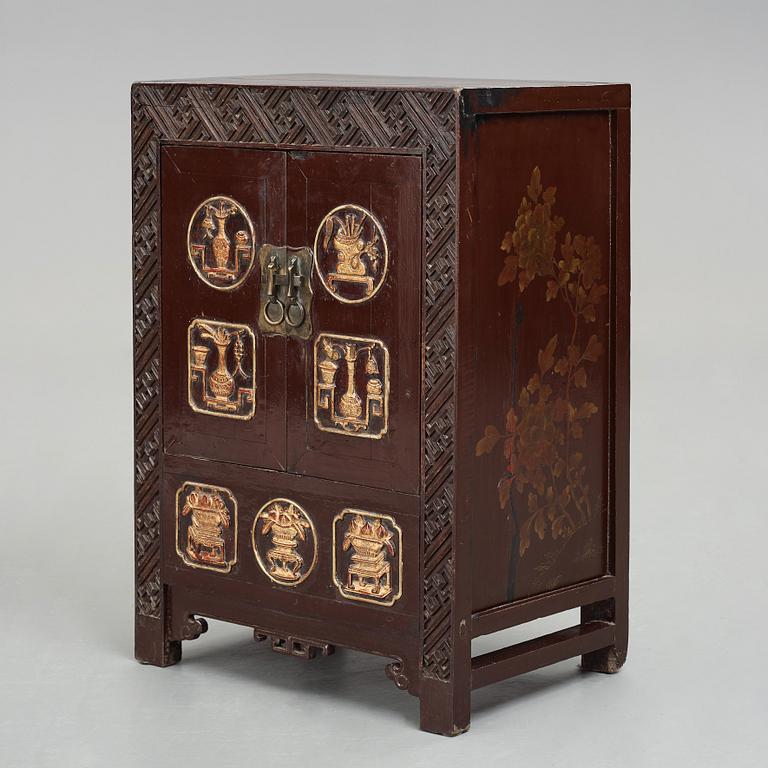 A carved and gilt wooden cabinet, Qing dynasty (1664-1912).