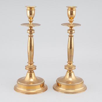 A pair of brass candlesticks from Skultuna, around the year 1900.