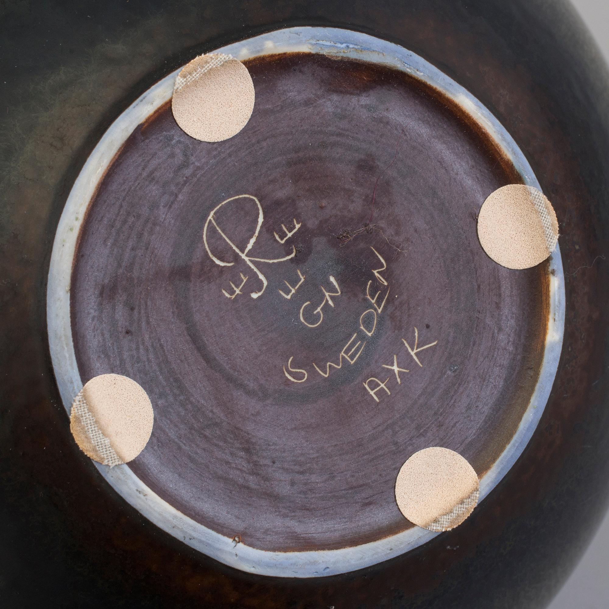 GUNNAR NYLUND, a stoneware bowl for Rörstrand.