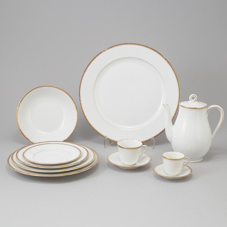 A 123 piece "Kardinal" dinner service.