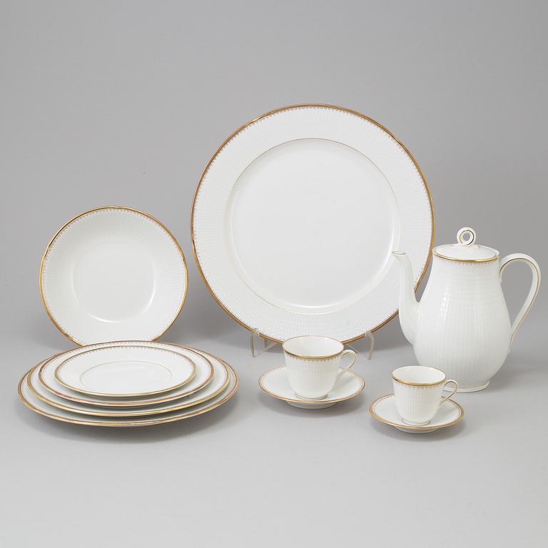 A 123 piece "Kardinal" dinner service.