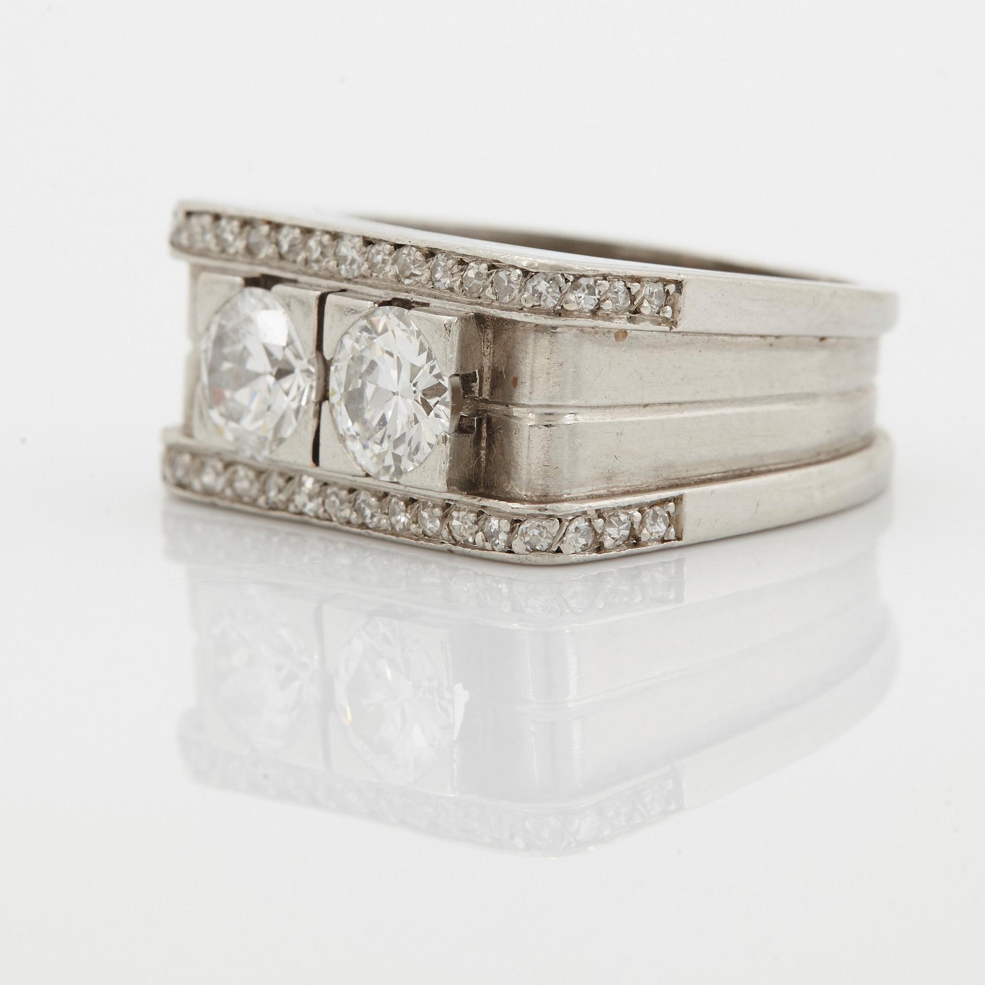 Ring platina med gammal- och åttkantslipade diamanter.
