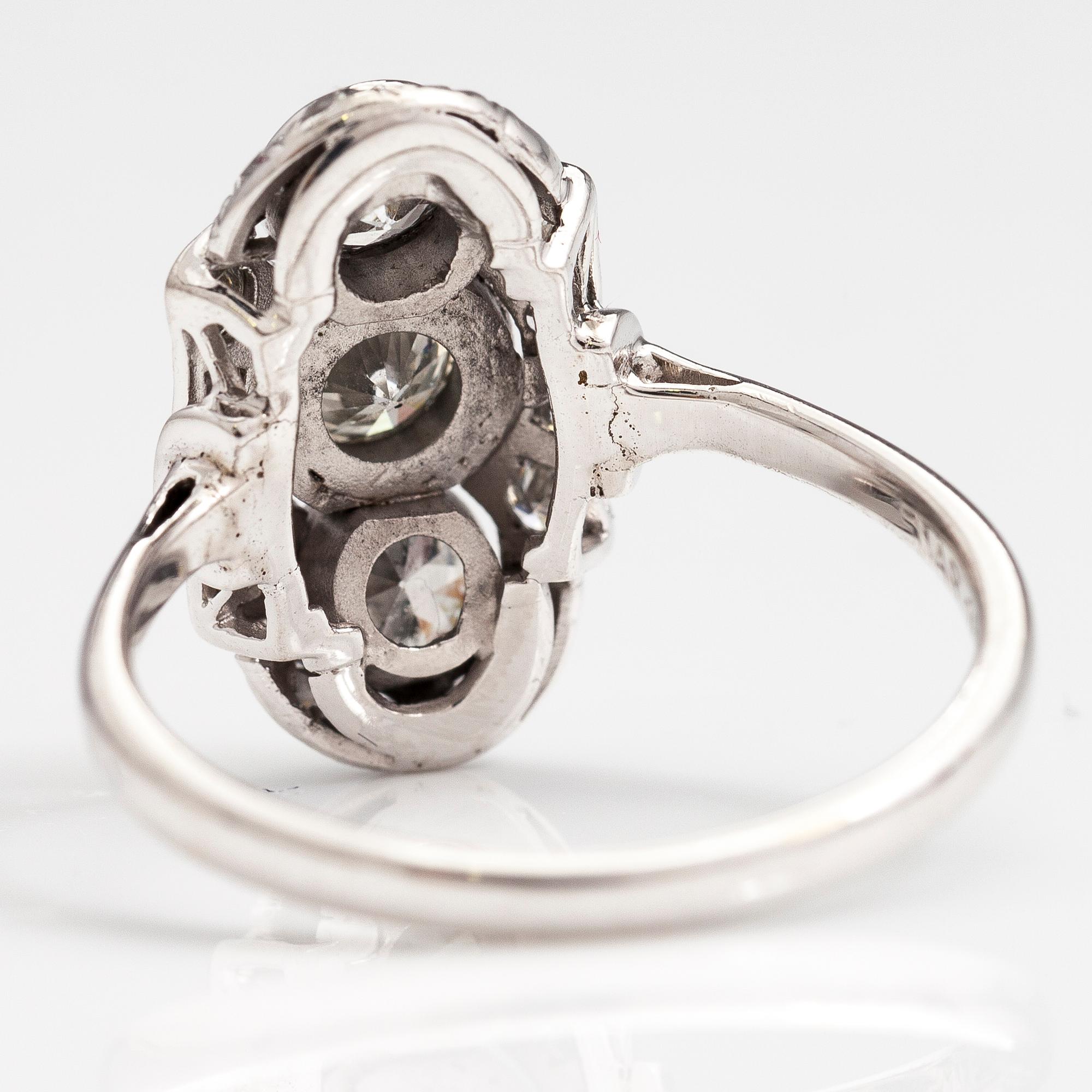An 18K white gold Art deco style ring with old cut, brilliant cut and 8/8 cut diamonds ca. 1.20 ct in total.