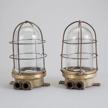 FARTYGSLAMPOR/LAMPETTER, 2 stycken. 1900-talets mitt.