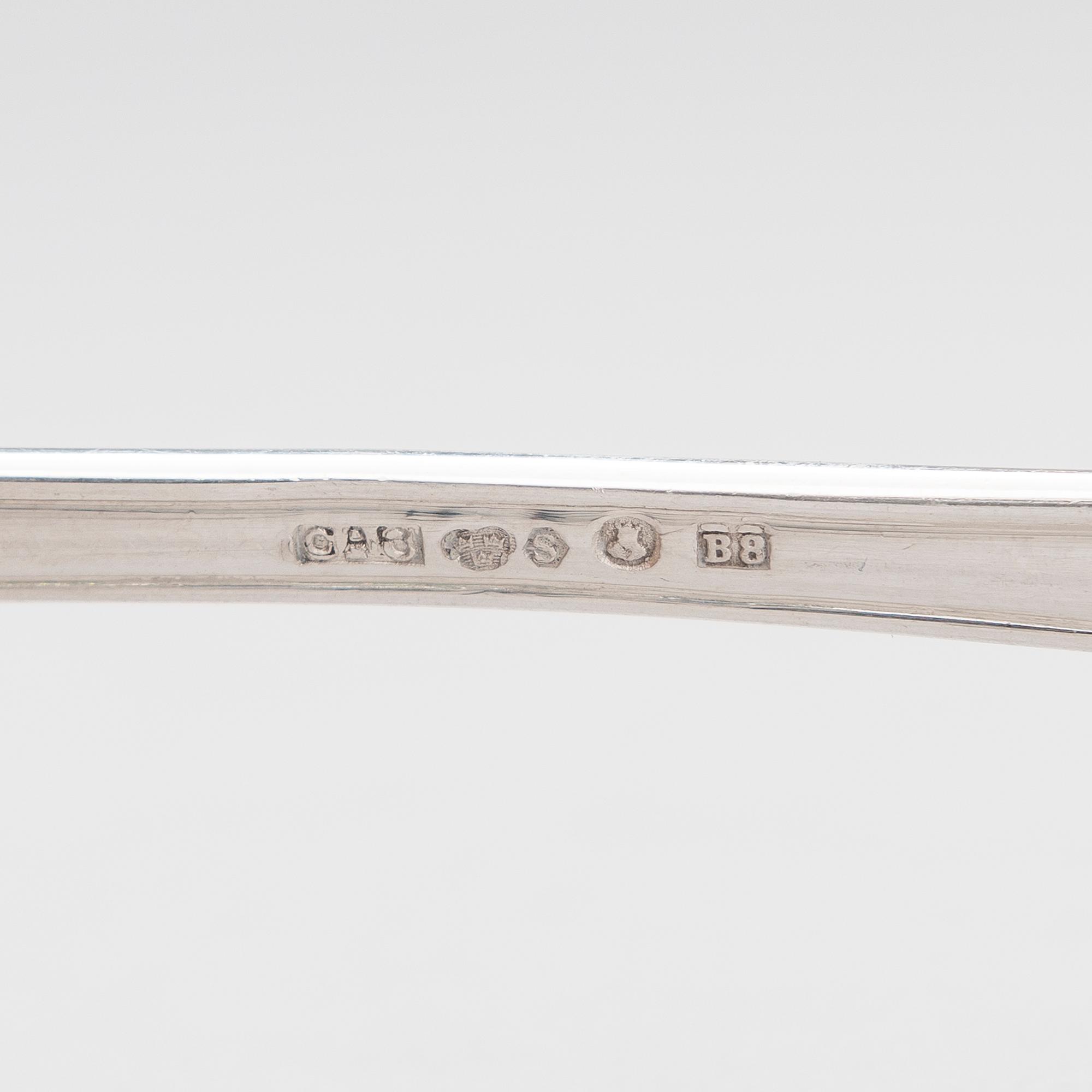 Firma CARL FREDRIK CARLMAN, SOCKERSKÅLAR med STRÖSKEDAR, ett par, silver, gustaviansk stil, Stockholm 1928-29.