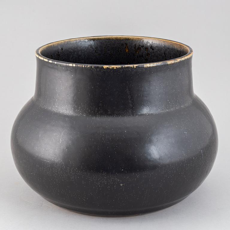 CARL-HARRY STÅLHANE, a largeunique stoneware vase, Rörstrand, Sweden 1950-60's.