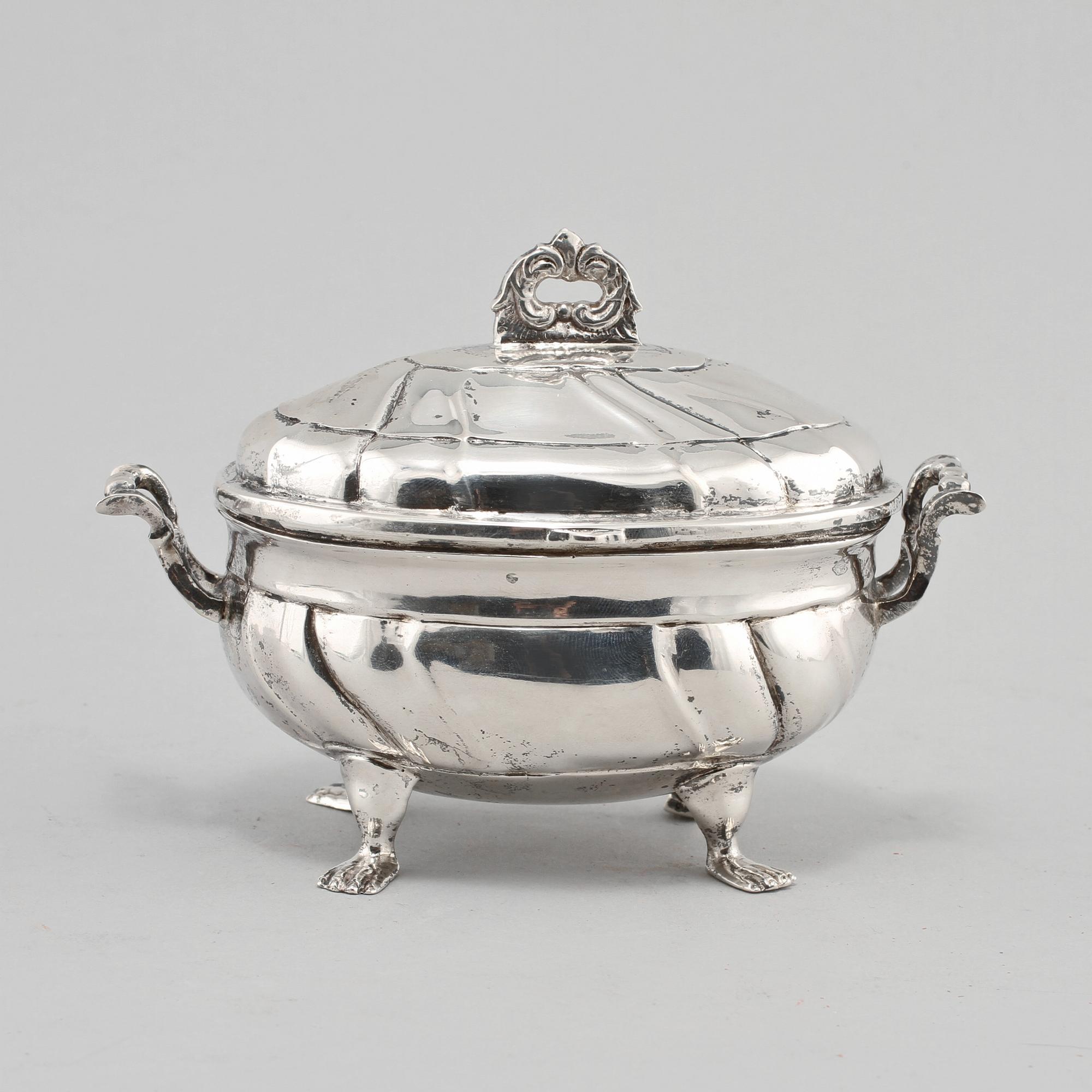 SOCKERSKÅL, silver, importstämplad, 1900-talets första hälft. Vikt 200 g.