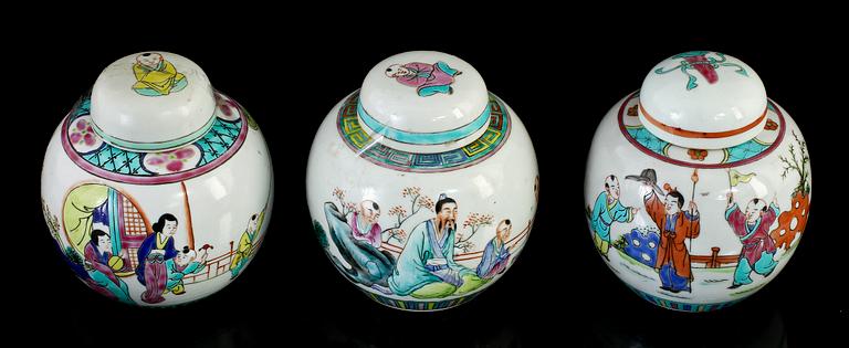BOJANER, 3 st, samt SKÅLFAT, porslin, Kina, 1900-tal.