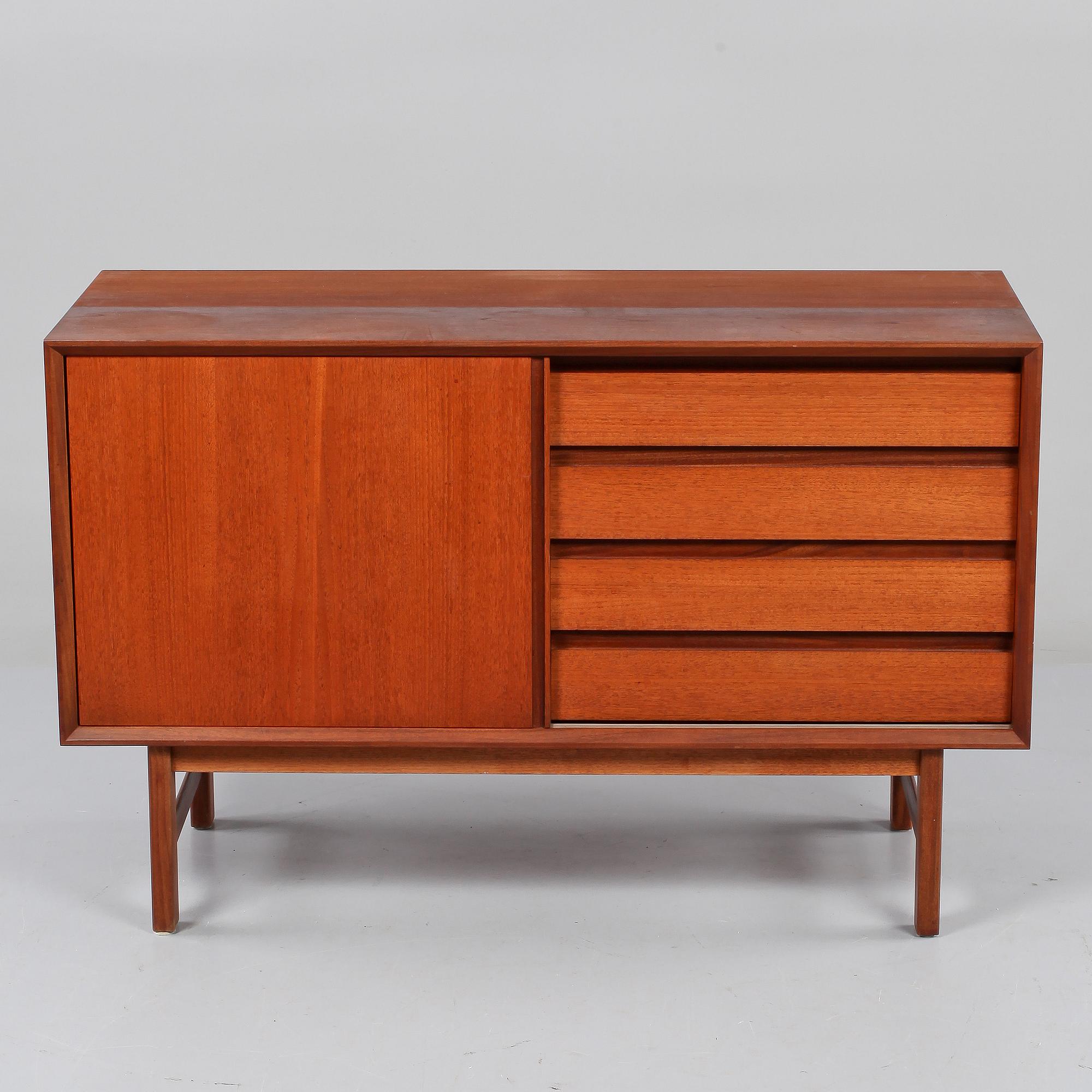 SKÄNK / SIDEBOARD, teak, 1900-talets tredje kvartal.