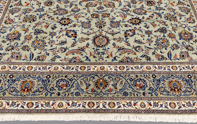 A carpet, Kashan, ca 414 x 310 cm.