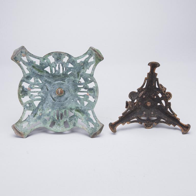 JULGRANSFÖTTER, 2 st, gjutjärn, Tyskland, sekelskiftet 1800/1900.