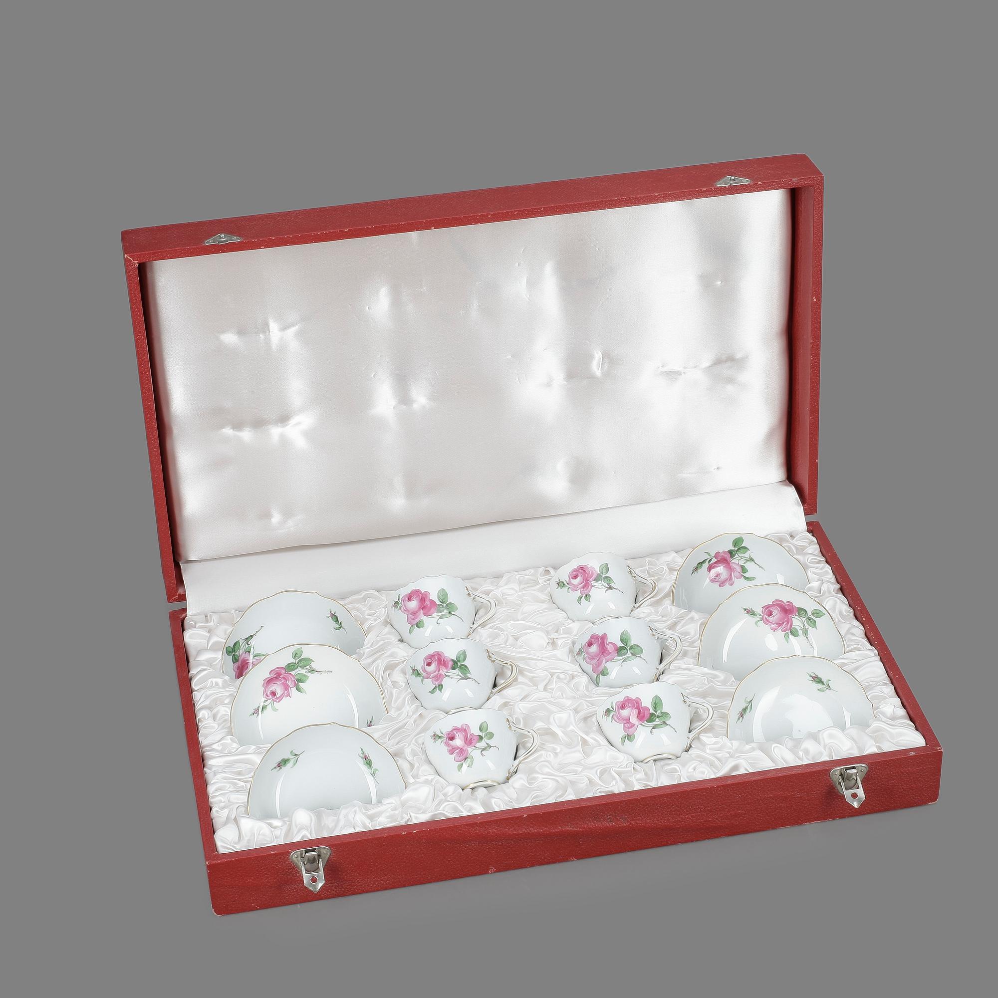 KAFFEKOPPAR MED FAT, porslin, Meissen, 1900-tal.