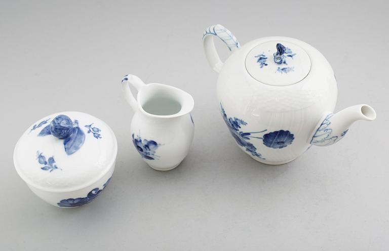 TESERVIS, 3 delar, porslin, "Blå Blomst", Royal Copenhagen.