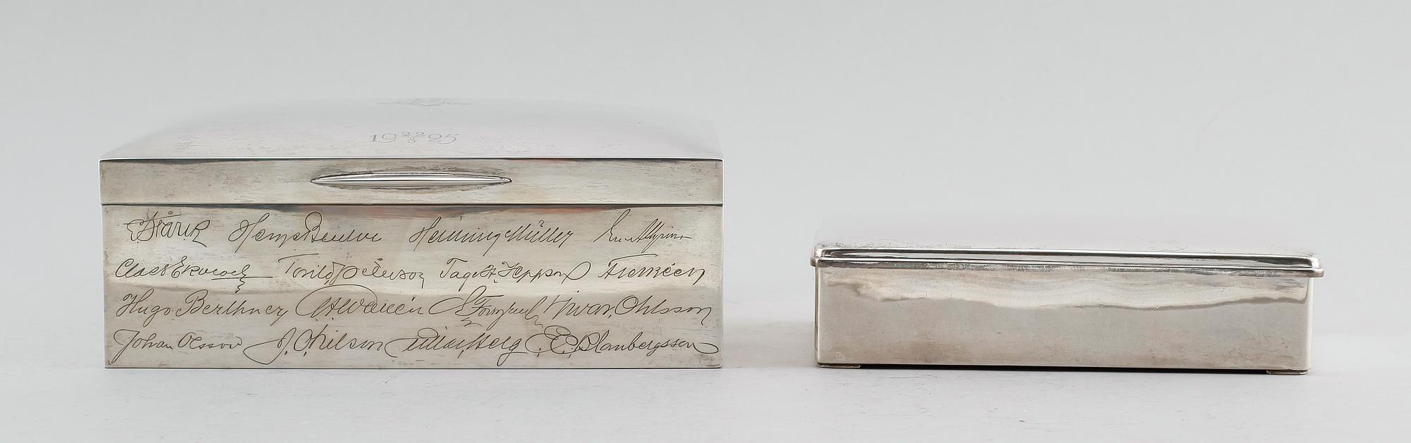 CIGARRLÅDOR, 2 st, silver, svenska stämplar 1924/34. Vikt med inredning ca 1958 gram.