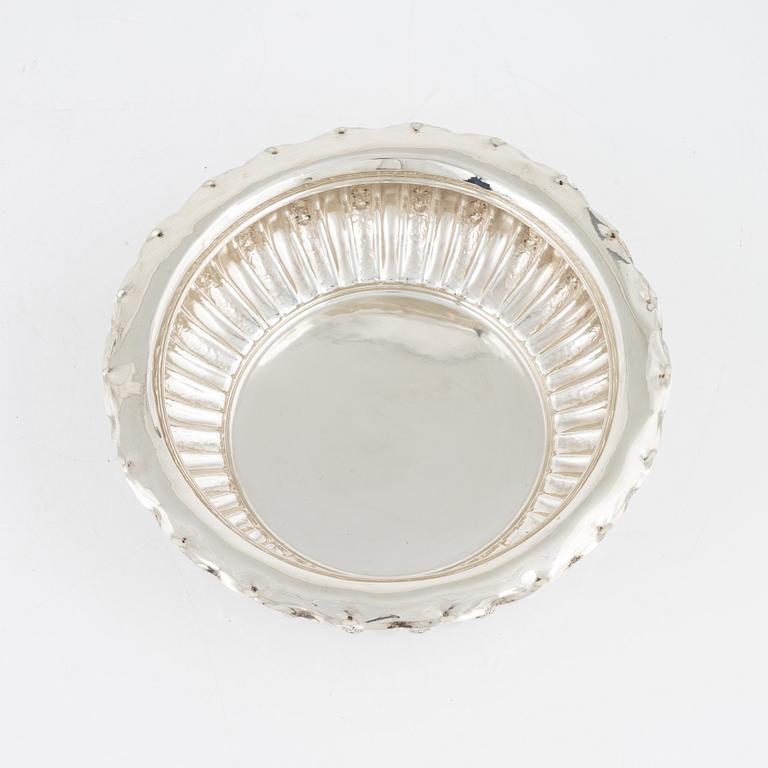 A silver jardinere, mid 20th Century.