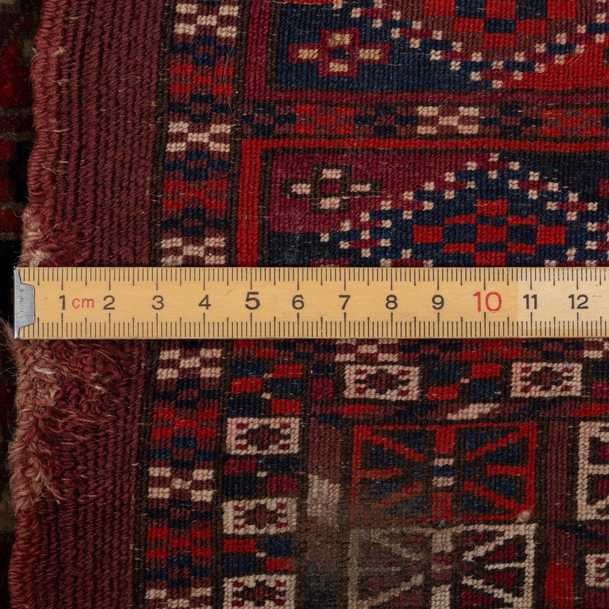 Chuval  Turkmen, antik, ca 128 x 72 cm.