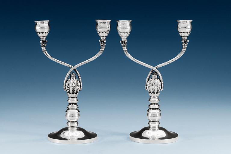 GEORG JENSEN, kandelabrar, ett par för två ljus, Köpenhamn 1921,