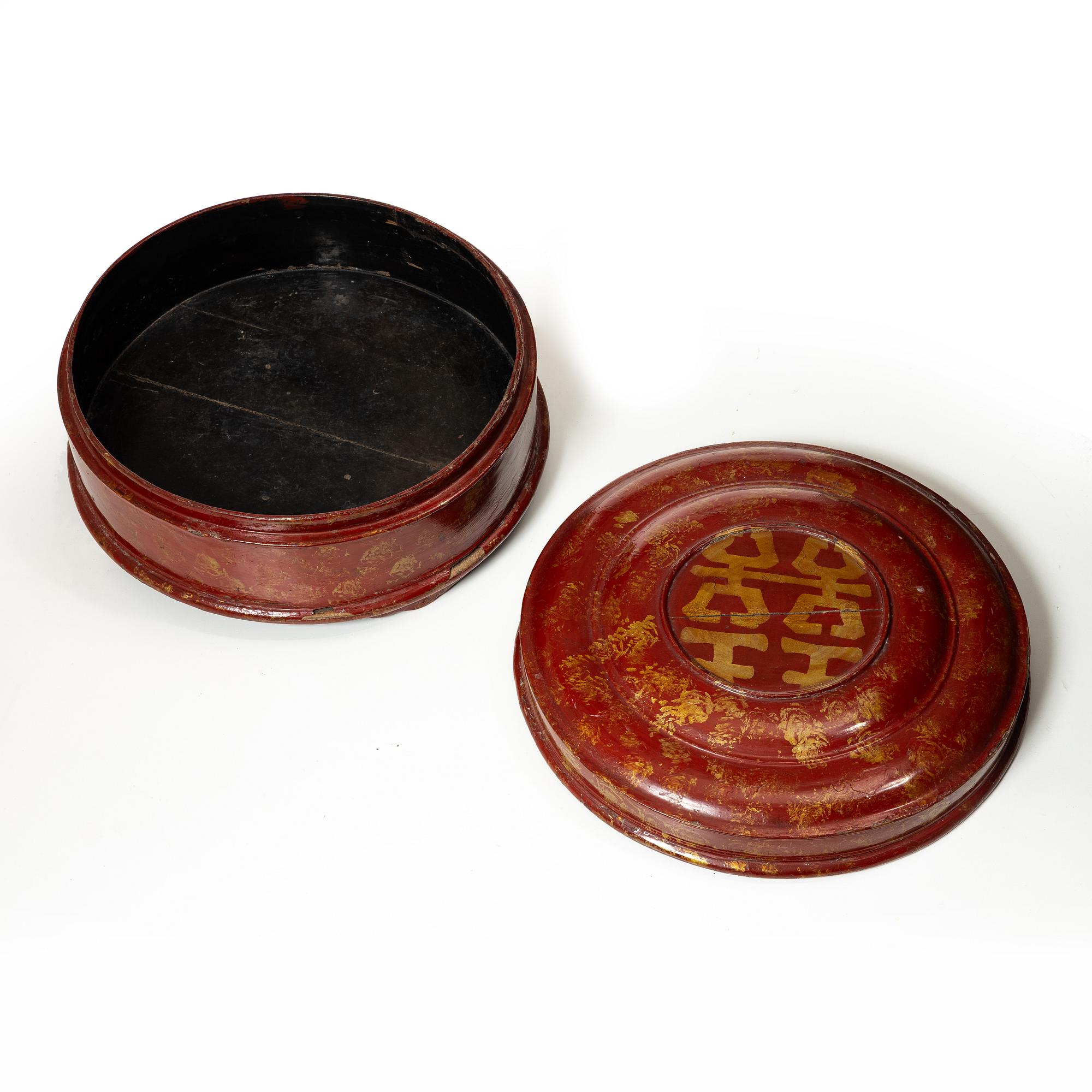 Askar, två stycken, bemålat trä, sydostasien, 1900-tal.