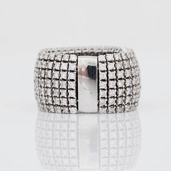 A flexible diamond ring.