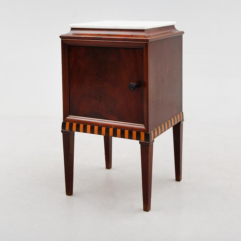 SÄNGBORD, Axel Beckmans Möbler, Norrköping, 1900-talets första hälft.
