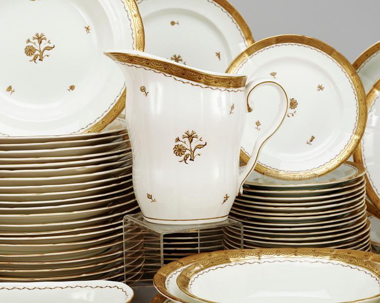 An Wilhelm Kåge dinner service (116 pieces).