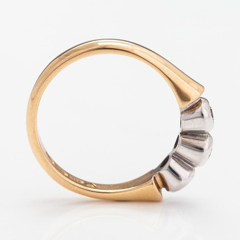 Ring, 14K guld och diamanter ca. 0.21 ct totalt. Finland 1997.
