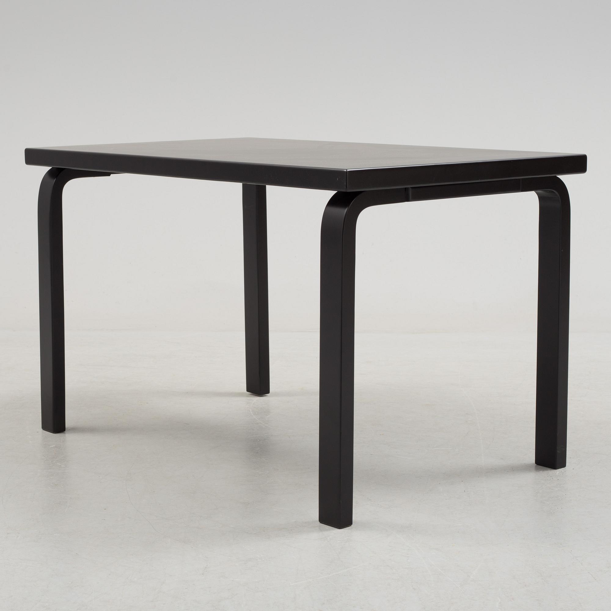 ALVAR AALTO, stolar 4 st och bord för barn.