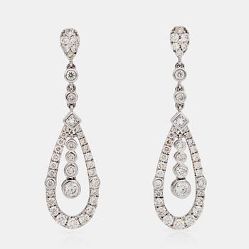 675. A pair of diamond earrings, 1.58 cts in total.