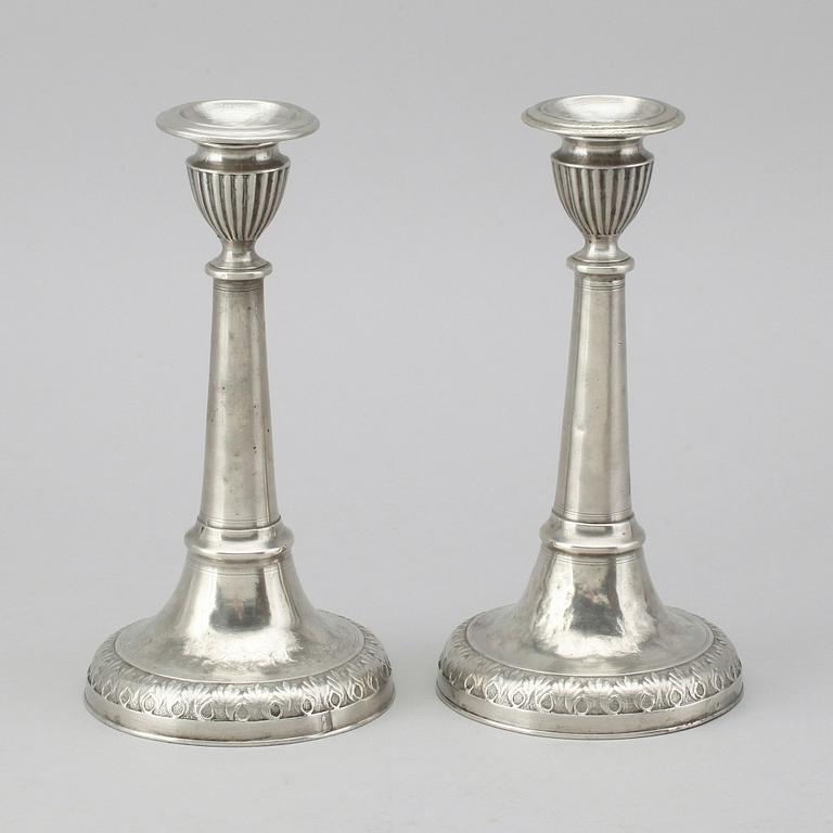 LJUSSTAKAR, 1 par, tenn, Sven Berglund, Malmö 1847.