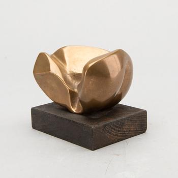 THOMAS NORDBÄCK, a signed and numbered bronze sculpture.