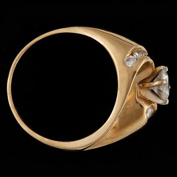 RING, 14k guld med briljantslipade diamanter, tot ca 0,5 ct. Vikt ca 6,5 gram.