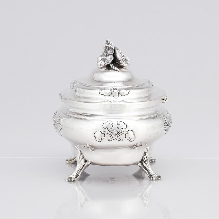 A Swedish 18th century silver sugar-casket, mark of Hans Lundgren, Stockholm 1770.