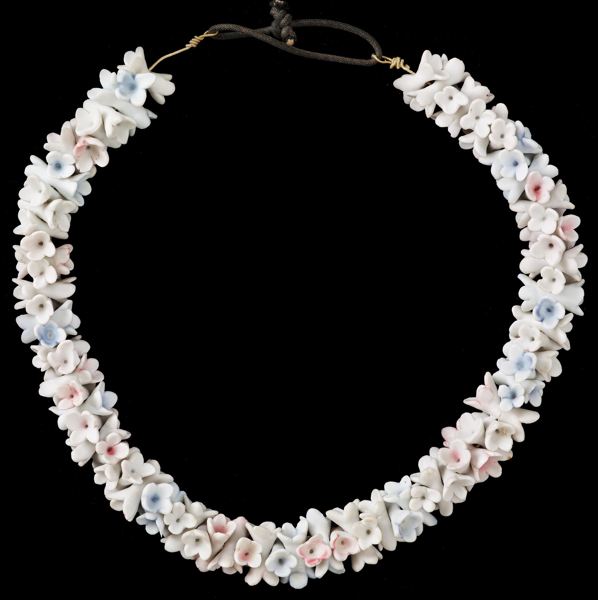 A Stig Lindberg 'parian' ceramic necklace, Gustavsberg 1930's-40's.