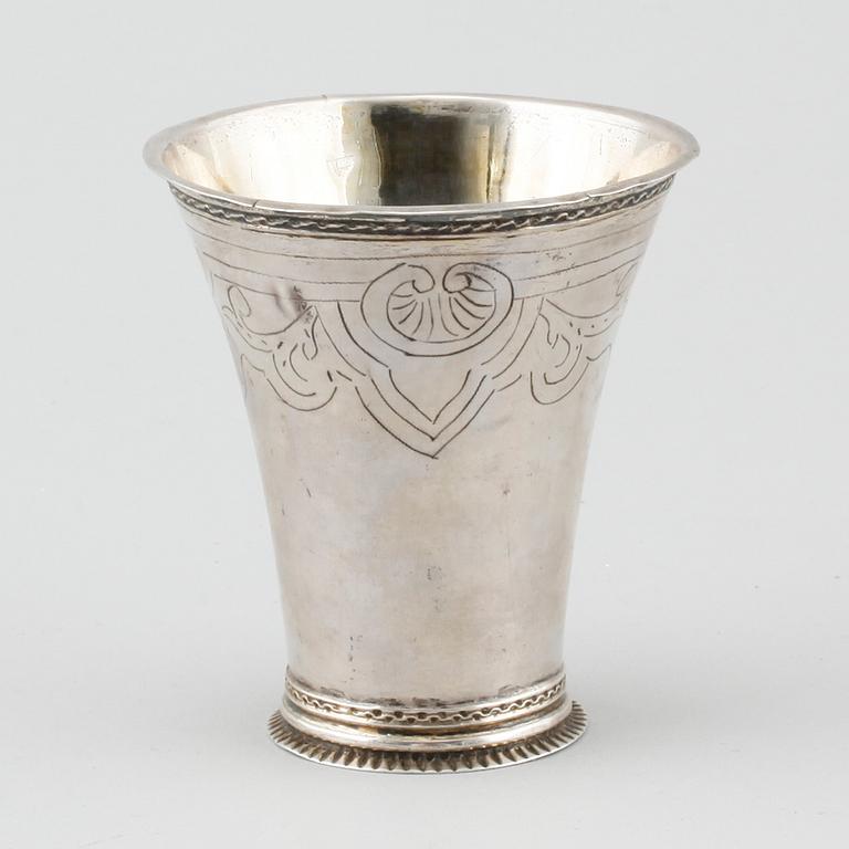 A silver cup by Petter Bergman (1739-1754 (1757)), Skänninge, weight 55 gram.