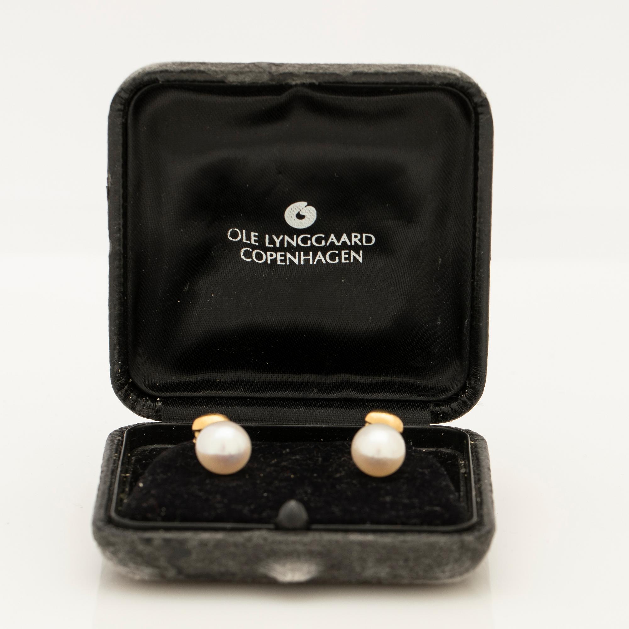 Ole Lynggaard, earrings, a pair, 18K gold with pearl and diamond.