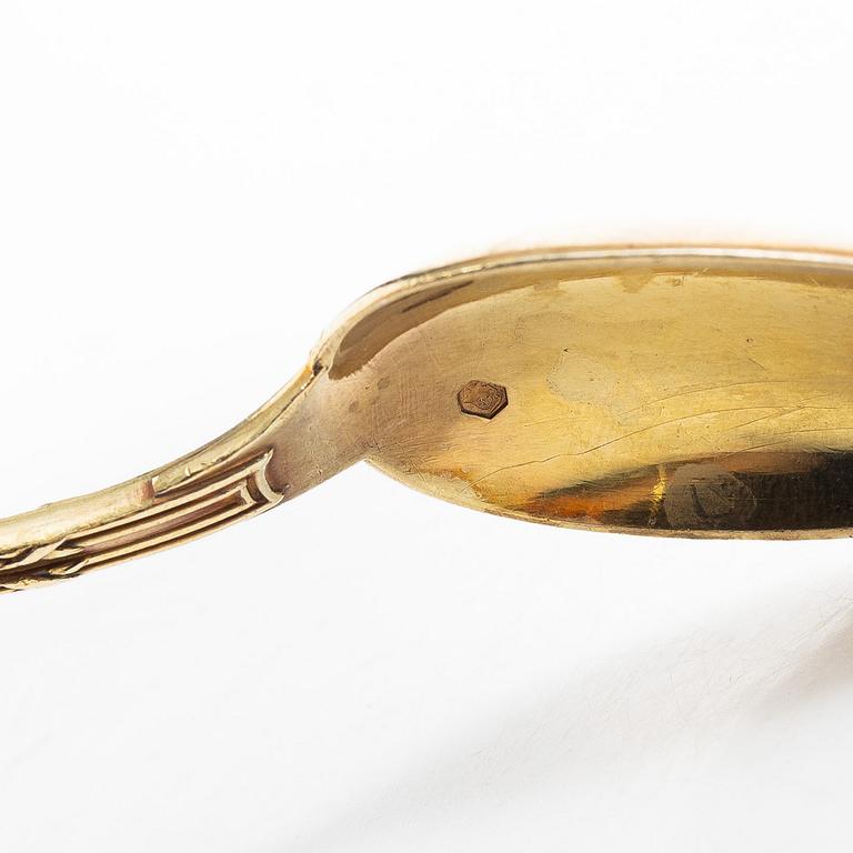Georges Fouquet-Lapar, salladsbestick, ett par, samt 5 kaffeskedar, förgyllt silver, Frankrike (verksam 1897-1925).