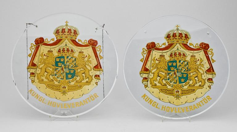 SKYLTAR, ett par, glas, Kungl Hovleverantör 1900-talets första hälft.