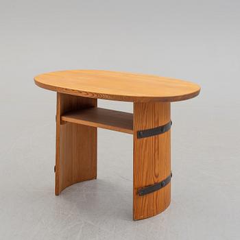 A 1930/40's pinewood table.